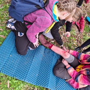 Závody vlčat a světlušek v Šenově