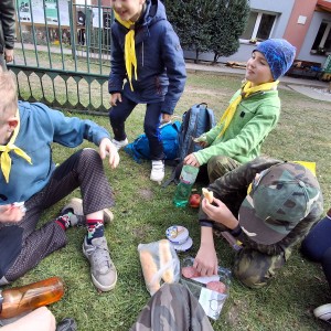 Závody vlčat a světlušek v Šenově